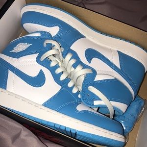 Air Jordan 1 Retro UNC Grade school 6